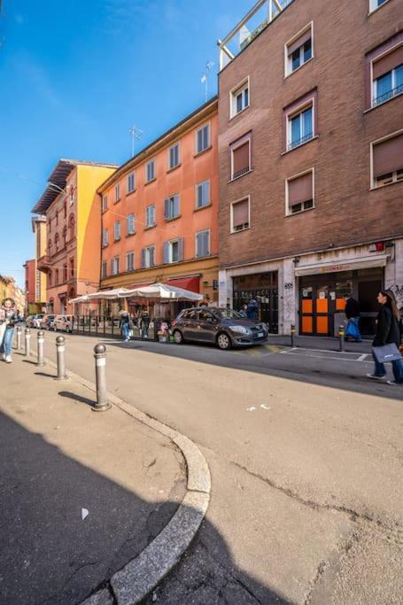 Sotto Le Due Torri 5* Apartamento Bolonha Exterior foto